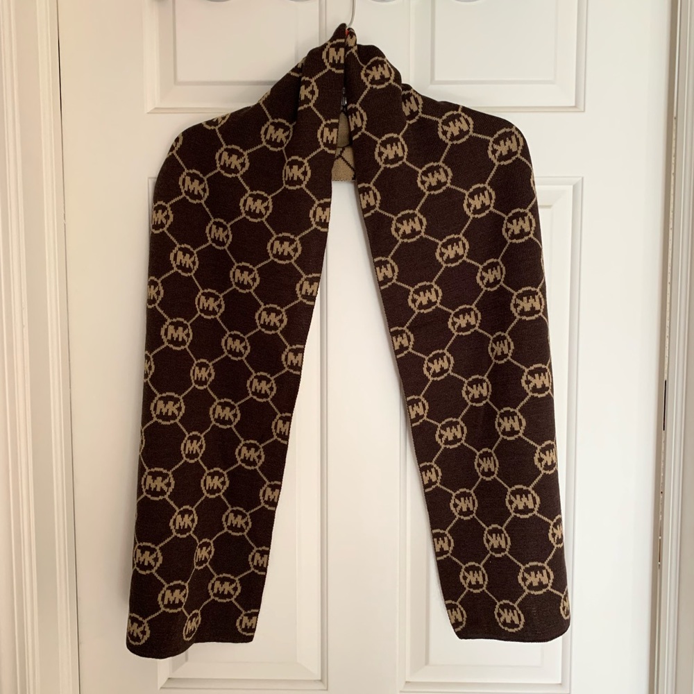 Michael Kors reversible scarf